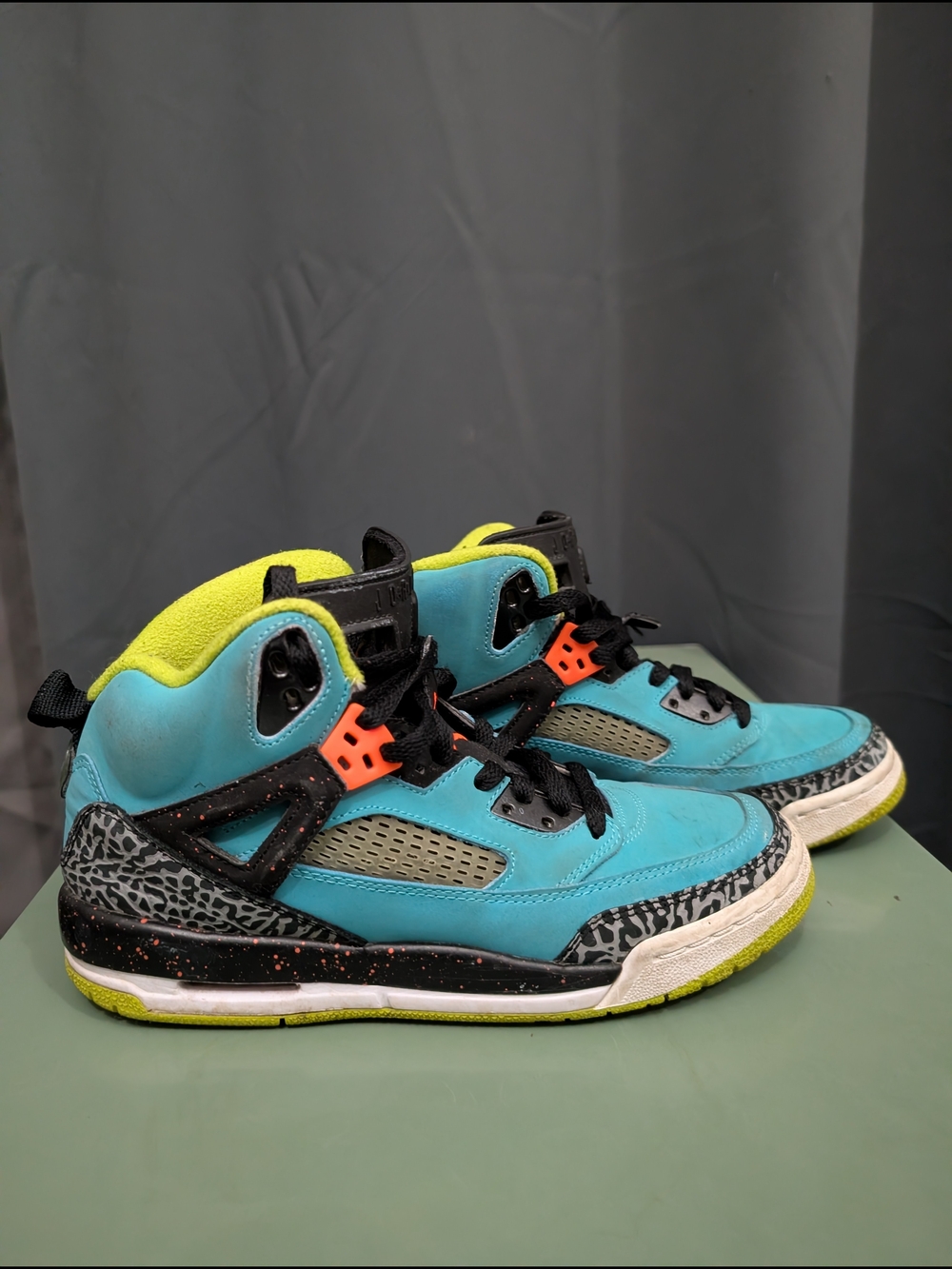 Jordan Kids Teal High-Top Sneakers with Neon Yellow and Orange Accents SZ 7Y